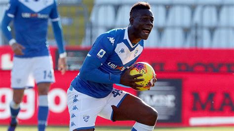 Mario Balotelli Arremeti Contra Aficionados De Lazio Tras Racismo