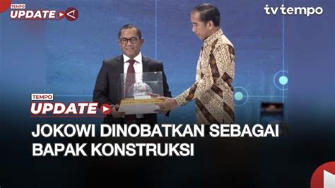 Helm Baja Jadi Penanda Jokowi Dinobatkan Sebagai Bapak Konstruksi