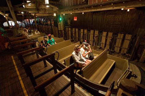 Disneyland Guests Rescued From Sinking Pirates Of The Caribbean Boat