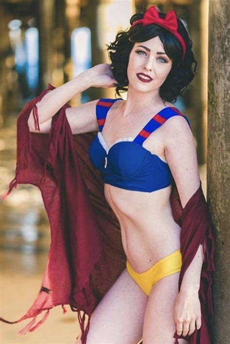 Disney Princesses Wear Bikinis