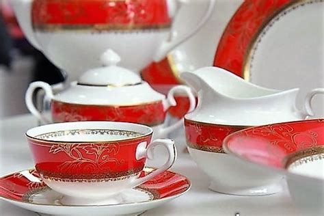 Луксозни, червени чинии по избор - костен порцелан използваем в ...