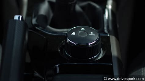 Tata Nexon Disadvantages (Cons) and Advantages (Pros): Design, Features ...