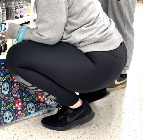 Thick Ass In Black Shiny Leggings Spandex Leggings Yoga Pants Forum