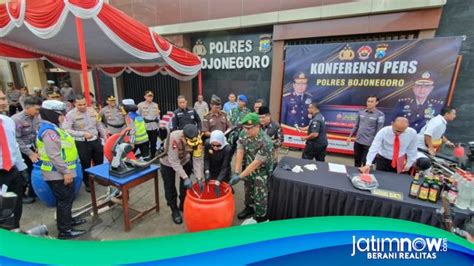 Ribuan Botol Miras Dan Ratusan Knalpot Brong Hasil Operasi Di