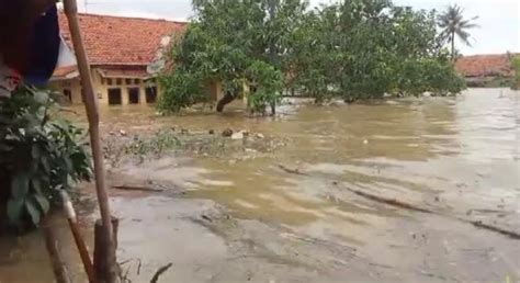 Banjir Rendam Rumah Di Kecamatan Wilayah Karawang