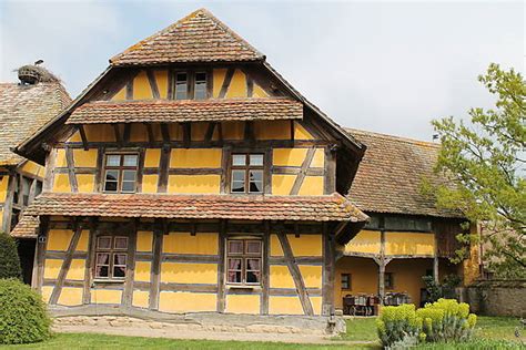 Maison à colombage jaune écomusée d Alsace Ecomusée d Alsace