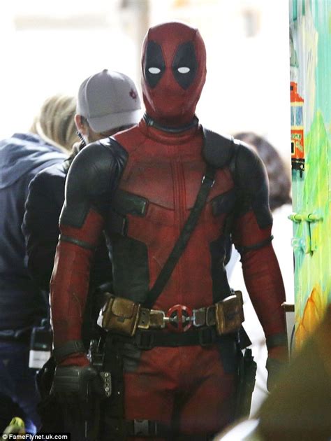 Ryan Reynolds Deadpool Will Be The First Pansexual Superhero Daily Mail Online