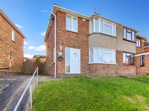 Bed Semi Detached House For Sale In Vale Drive Davis Estate Chatham