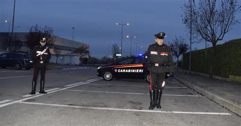 Castelforte Carabiniere Uccide Direttore D Albergo E Ferisce La