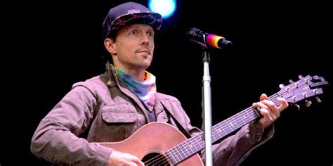 Jason Mraz Reminds Us That He Can Have A Boyfriend If He Wanted To