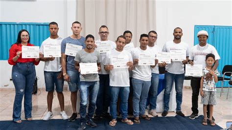 O Qualifica Bahia promoveu a profissionalização de 44 homens e mulheres