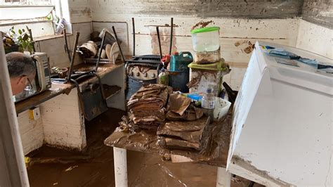 Rio Acima Amanhece Tomada Por Lama Acessos Fechados E Mil Pessoas