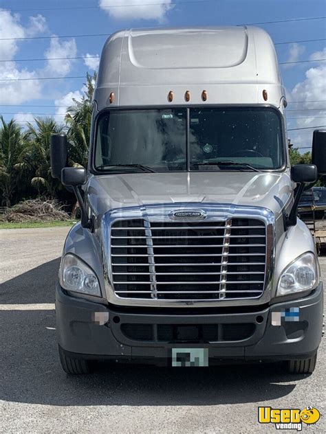 Freightliner Cascadia Sleeper Cab Semi Truck And Wabash Dry