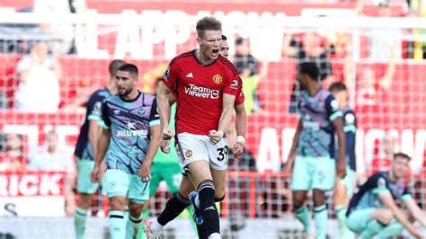 Manchester United 2 1 Brentford Scott McTominay Grabs Dramatic