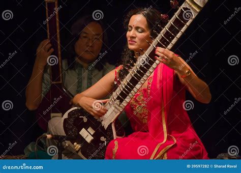 Sitarist Anoushka Shankar editorial photography. Image of centre - 39597282