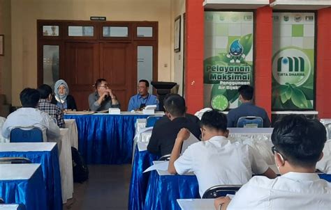 Puluhan Pelamar Rekrutmen Tenaga Kerja PDAM Batu Menjalani Seleksi Tes