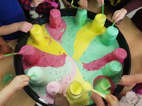 Amazing Fun Science Experiment With Preschoolers Vinegar Baking Soda