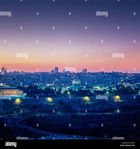 Città vecchia skyline con le mura della città e la Cupola della roccia