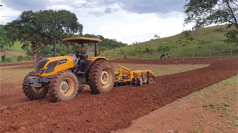 Trator Valtra A950r Gradeando A Terra A Grade Tatu De 14x28 YouTube