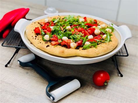 Pizza Caprese Zubereitet Auf Der White Lady Von Pampered Chef®