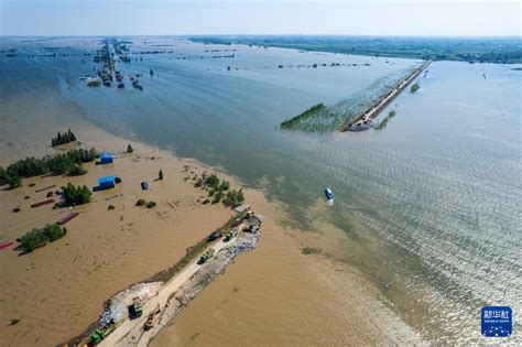 聚焦防汛抗洪｜湖南华容洞庭湖决堤现场：决口内外水位齐平 正在堵口 新华网