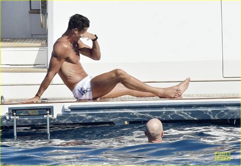 Cristiano Ronaldo Spends the Day at Sea With Georgina Rodriguez: Photo ...