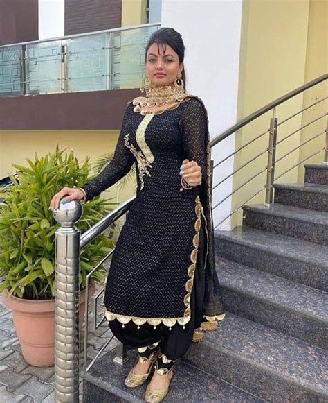 Stylish Lace Design On Plain Punjabi Suit