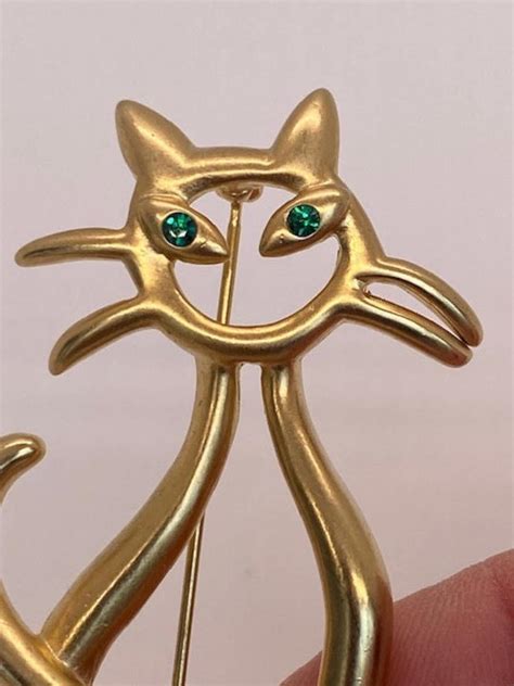 Vintage Fernando Original Gold Tone Cat Pin Brooch With Green