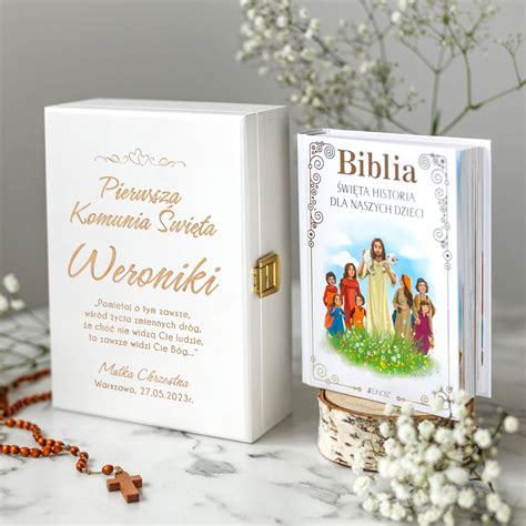 Biblia W Pude Ku Prezent Na Komuni Wi T Pami Tka Pierwszej Komunii