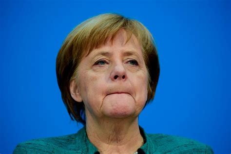 Partijleden Dringen Aan Op Ontslag Maar Angela Merkel Blijft Doorgaan