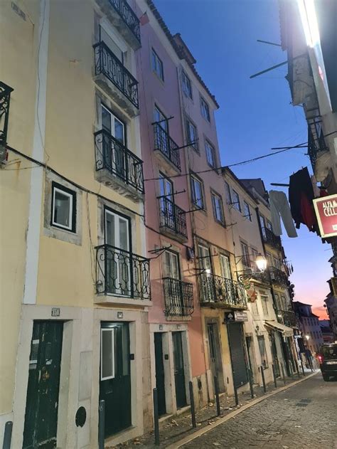 Pr Dio De Uso Misto Venda Na Rua Dos Rem Dios Alfama S Santa