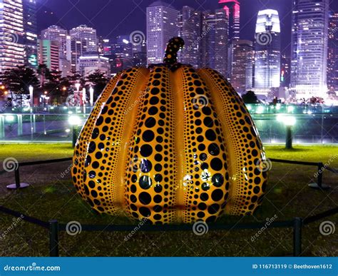 Yayoi Kusama Giant Pumpkin Sculpture Imagen De Archivo Editorial