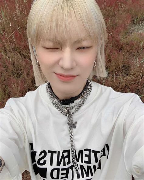 9 Potret Terbaru Hanse VICTON dengan Straight Bob Hairstyles