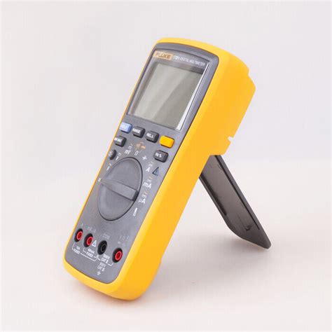 Fluke 17b Auto Range Digital Probe Multimeter Meter Temperature