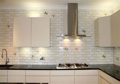 Top 28 Glass Kitchen Backsplash Ideas For Comfortable Kitchen Inspiration Glass Tile