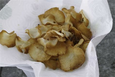 Saint Jacques topinambours fumés et en chips lait de cacahuètes