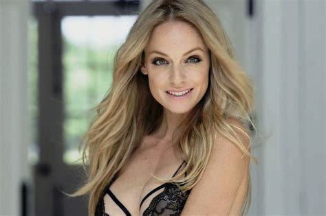 What Makes A Good Lingerie Photographer DIXIE DIXON