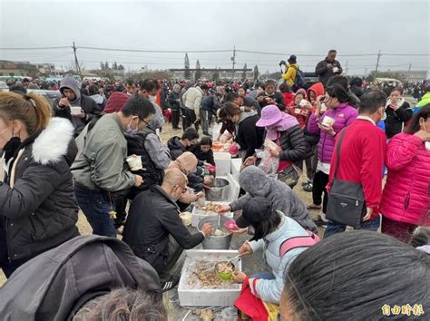 壯觀！五年千歲吃飯擔 雲林鎮安宮10萬人共享平安餐 生活 自由時報電子報