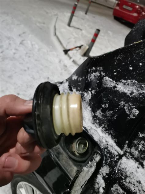 Поводок крышки бензобака⛽ — Nissan March (K12), 1,2 л, 2005 года ...