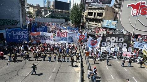 Los Piqueteros Levantan Los Cortes En Las Calles Pero Amenazan Con