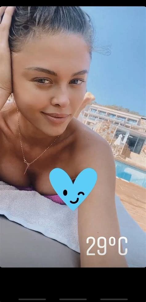 Zrelaksowana Joanna Opozda w bikini pozdrawia z GORĄCYCH wakacji z Antkiem Królikowskim FOTO