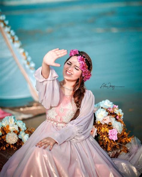 Rabeeca Khan Celebrates 2 Million Followers On Instagram Reviewitpk