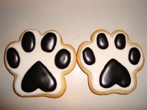 Paw Print Sugar Cookies Decorated With Royal Icing Free Tutorials