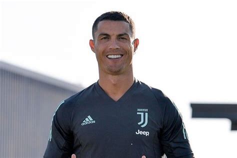 Masih Jalani Karantina Karena Terinfeksi Covid Gaya Cristiano