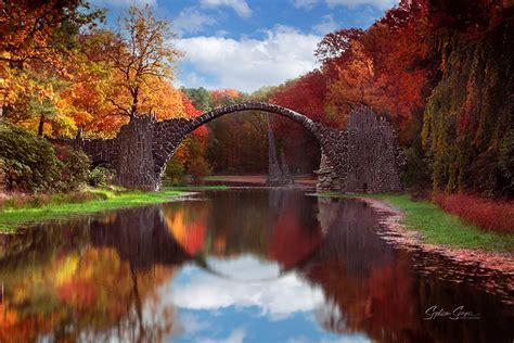 Long exposure of the Rakotz Bridge in autumn