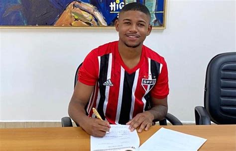 Spnet Gabriel Falcão Do Sub 20 Do São Paulo Renova Contrato