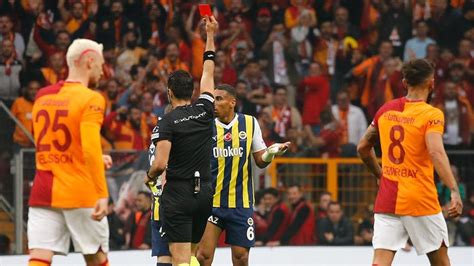 Derbide Djiku Ya K Rm Z Kart Fenerbah E Galatasaray Kar S Nda