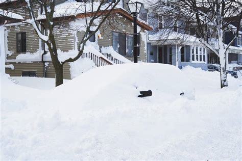 Tormenta Invernal Elliot Deja A Nueva York Bajo Nieve