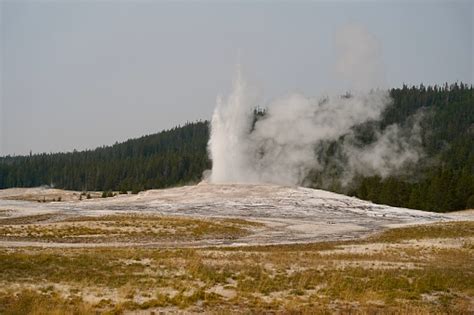 Old Faithful Geyser Eruption Stock Photo - Download Image Now - Backgrounds, Boiling, Color ...