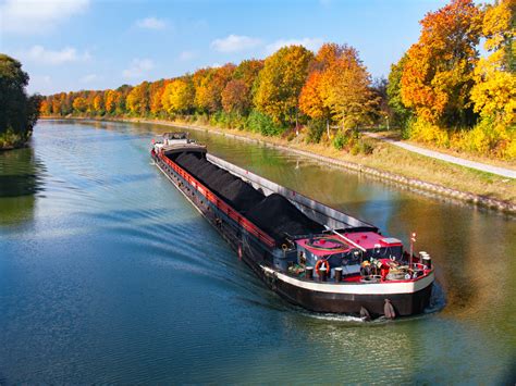 Le transport fluvial touché par la chute des volumes de matériaux de